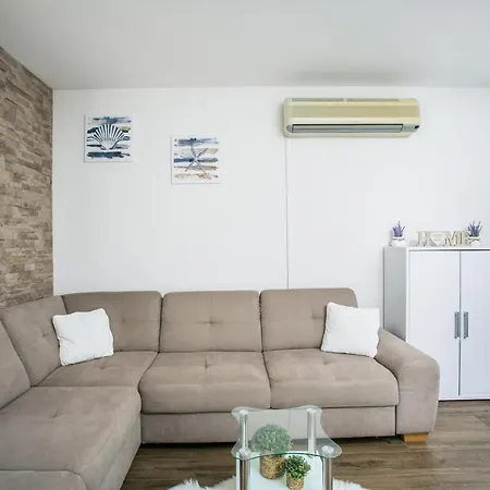 Holiday home Modern House W Large Garden & Children Playground *