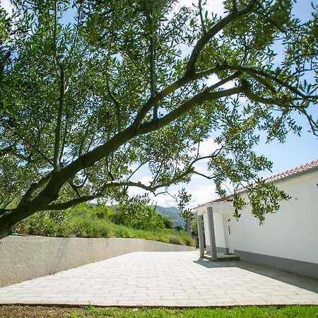 Modern House W Large Garden & Children Playground Holiday home Kamen