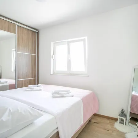 Holiday home Modern House W Large Garden & Children Playground Kamen